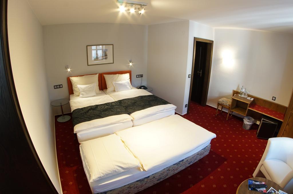 Hotel Zur Post Bernkastel-Kues Habitación foto